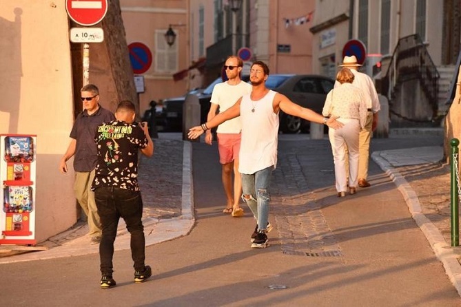 "تهمة الاغتصاب" تلاحق المجرد مرة أخرى.. وفنانة مصرية تدعمه!