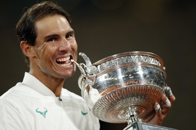  رولان غاروس: رافايل نادال يفوز على الصربي دجيكوفيتش ويحرز لقبه 13 في البطولة 