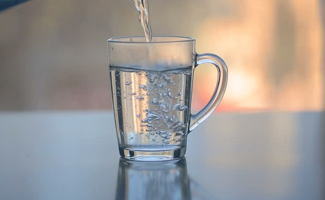 5 فوائد مذهلة لتناول كوب الماء الساخن على الريق