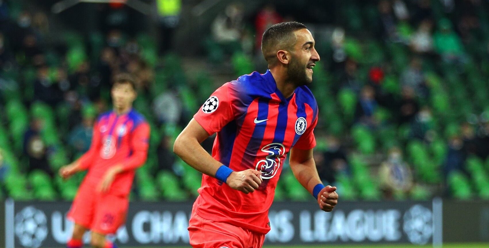 ثلاث أمور تؤشر إلى ذلك.. المغربي حكيم زياش مرشح للتفوق قاريا على صلاح وماني