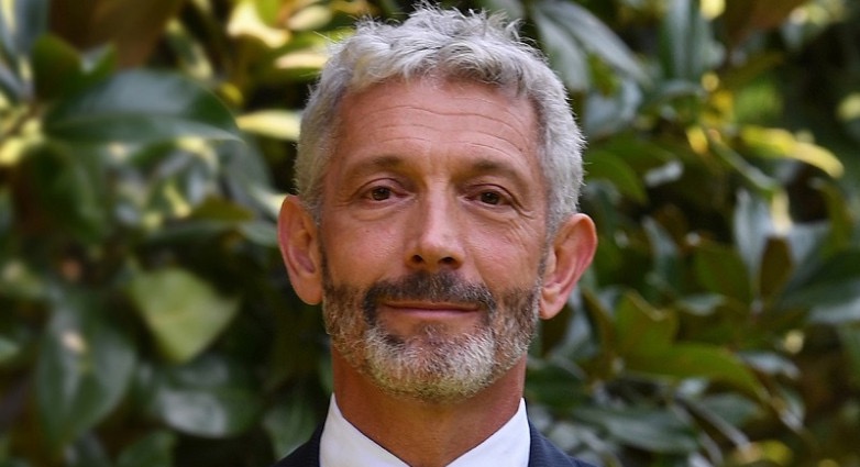 غموض يلف وفاة قنصل فرنسا بطنجة.. وُجِد مشنوقا داخل قنصلية بلاده والمحققون الفرنسيون يدخلون على الخط