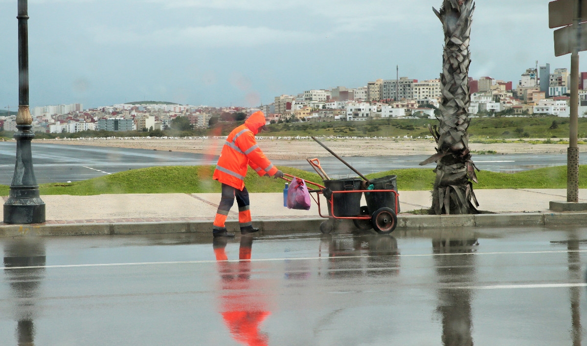 المجلس الاقتصادي والاجتماعي يدعو إلى التخفيف من الضرائب على محدودي الدخل وتعميم التعويض عن فقدان الشغل
