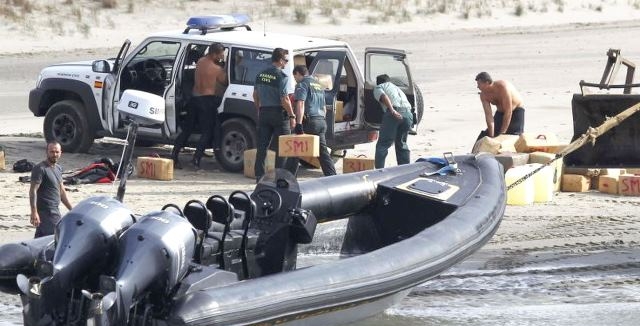 عصابة مُسلحة تنشط في تهريب "الحشيش" من المغرب تسقط في إسبانيا