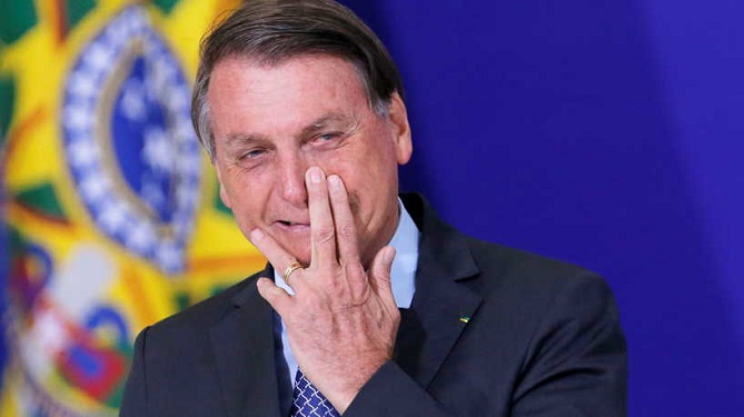 الرئيس البرازيلي يصدم شعبه بتعليقات حول كورونا: سنموت جميعا !