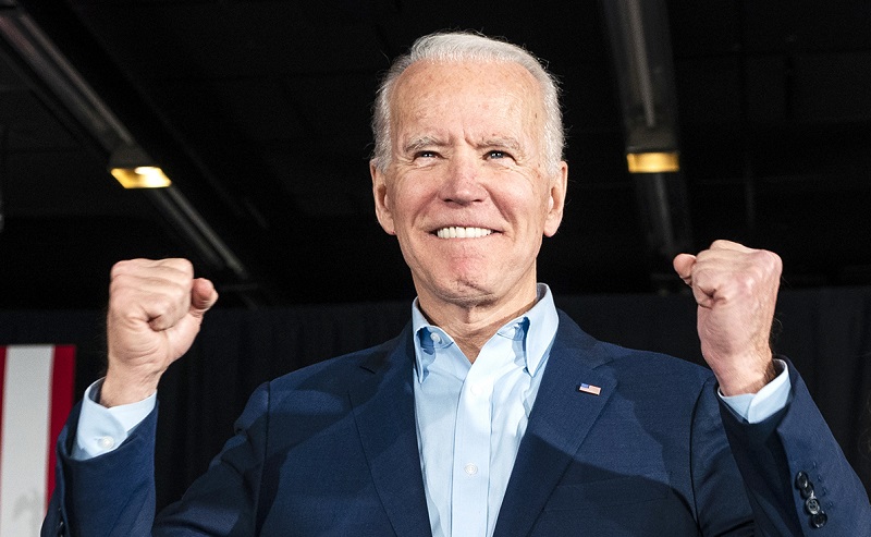 بايدن يزيح ترامب ويصبح الرئيس السادس والأربعين للولايات المتحدة