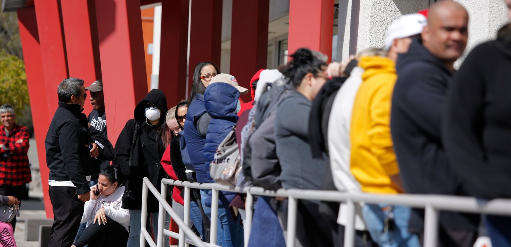 بعد أن أقر الكونغرس 900 مليار دولار مساعدات.. ملايين العاطلين عن العمل بانتظار تلقي المساعدات