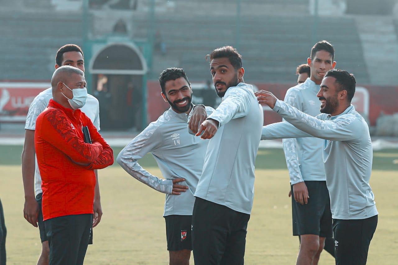  اكتشاف بؤرة "كوفيد-19" داخل الأهلي المصري.. وبانون مستثنى من قائمة المصابين 