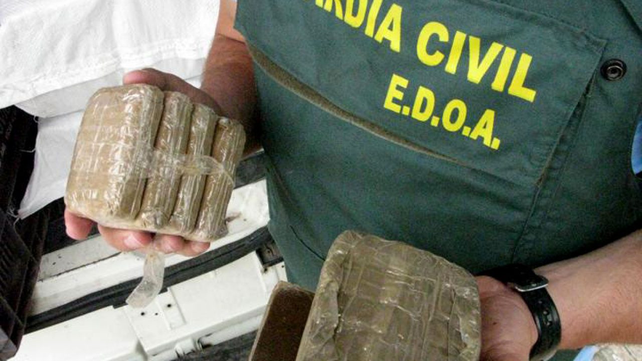 عملية بملايين اليوروهات.. 15 طنا من الحشيش تخرج من المغرب إلى هولندا وتسقط قرب الكناري