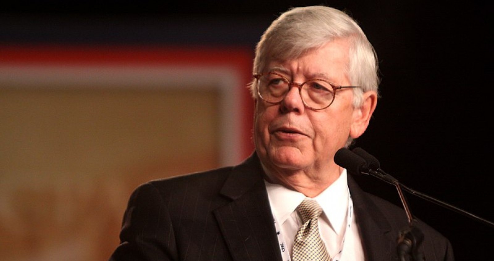  "جون أفريك": الجزائر تدفع 30 ألف أورو للجمهوري دافيد كين لمهاجمة قرار ترامب بمغربية الصحراء 