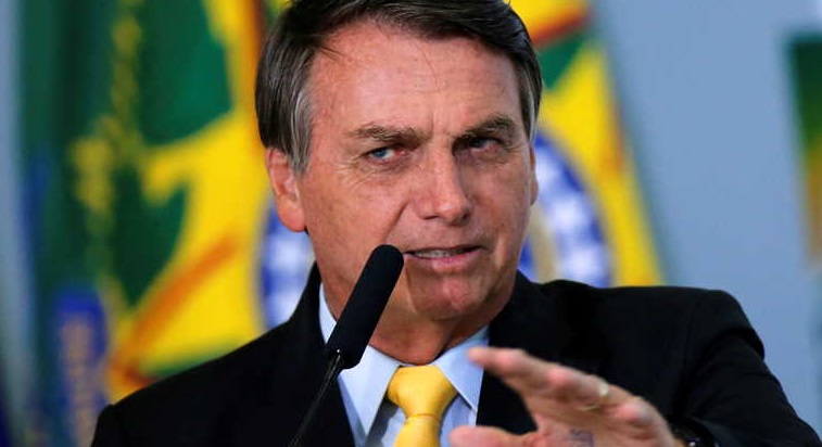 "قد يُنبت للمرأة لحية".. الرئيس البرازيلي يحذر من لقاح كورونا