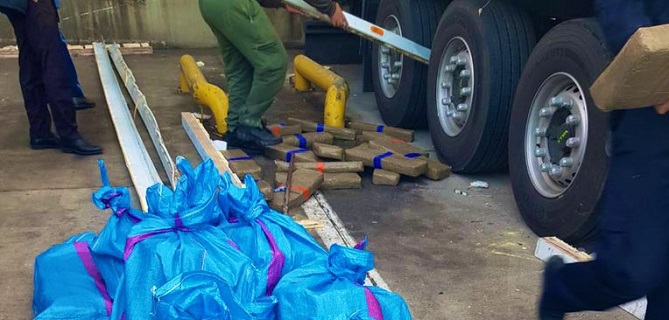  إحباط محاولة تهريب 16 كيلوغراما من مخدر الشيرا بباب سبتة 