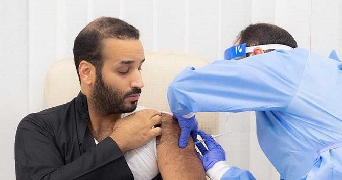 محمد بن سلمان يتلقى لقاح كورونا (فيديو)