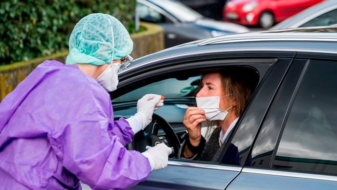 تراجع الإصابات بكورونا في إيطاليا