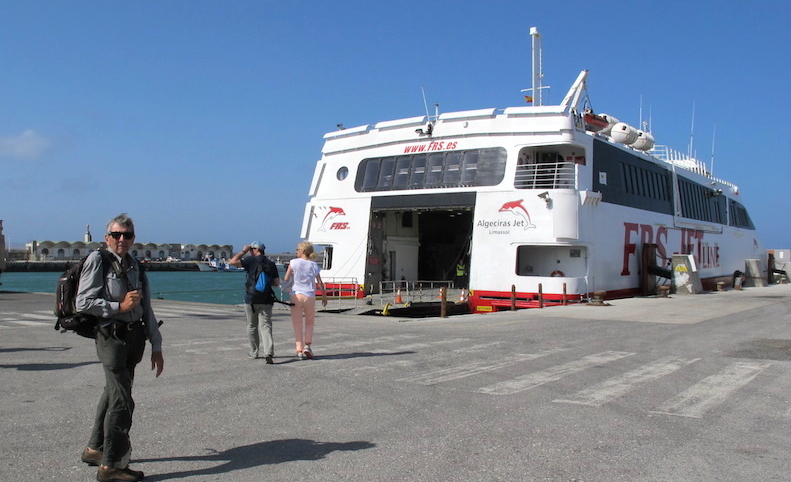 إسبانيا تُعيد فرض تحاليل PCR على المسافرين القادمين من المغرب