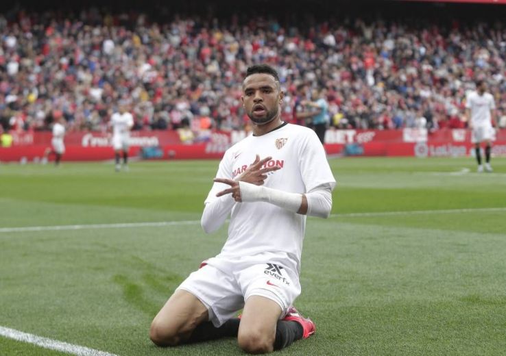  وكيله للصحيفة: النصيري مستمر مع إشبيلية رغم العروض الإنجليزية 