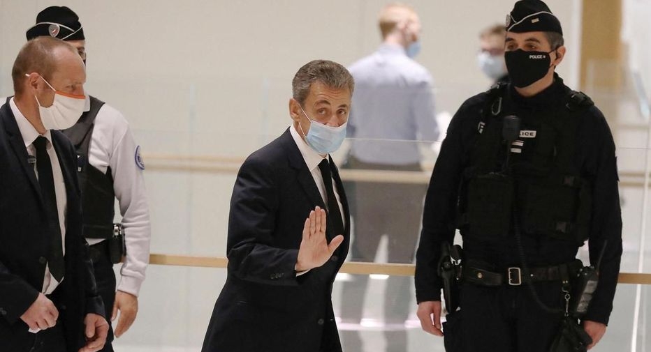 المدعي العام الفرنسي يفتح تحقيقا مع ساركوزي بتهم "استغلال النفوذ" و"غسل جريمة"