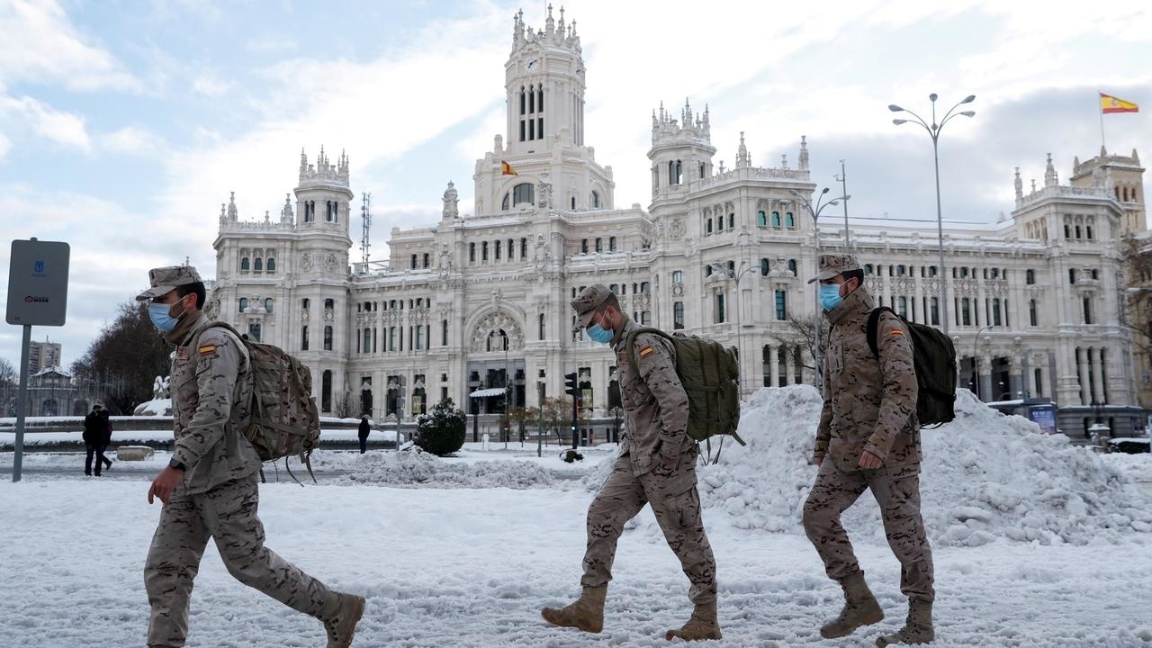 إسبانيا تواجه قساوة عاصفة "فيلومينا" بإنزال الجيش لفتح الطرقات والمرافق العمومية
