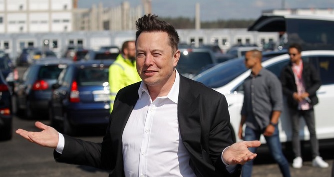  إيلون ماسك يبيع المزيد من أسهمه في تسلا 