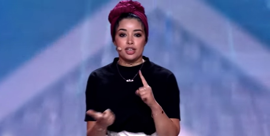 فاطمة بوحتوش "تبهر" بالشعر ضد العنصرية في أشهر برنامج بإيطاليا