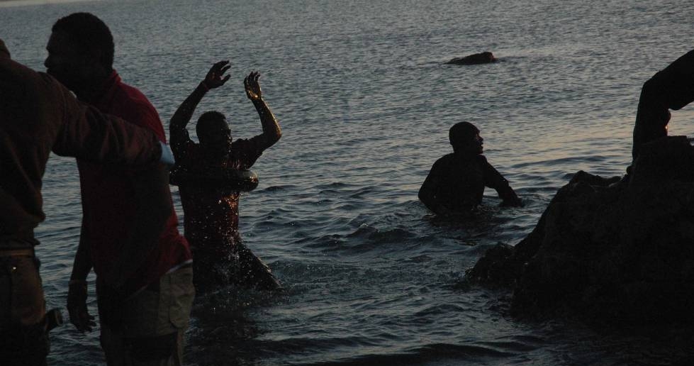 في الذكرى السابعة للمأساة.. مطالب حقوقية بمحاسبة رجال أمن إسبان بتهمة قتل 14 مهاجرا بسبتة