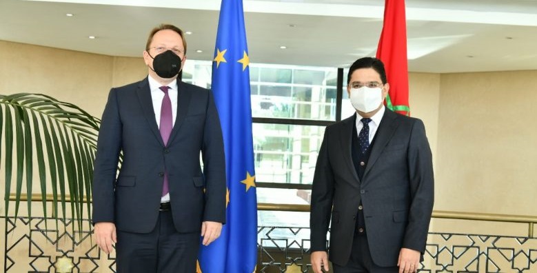  بوريطة يجري مباحثات مع المفوض الأوروبي المكلف بسياسة الجوار 