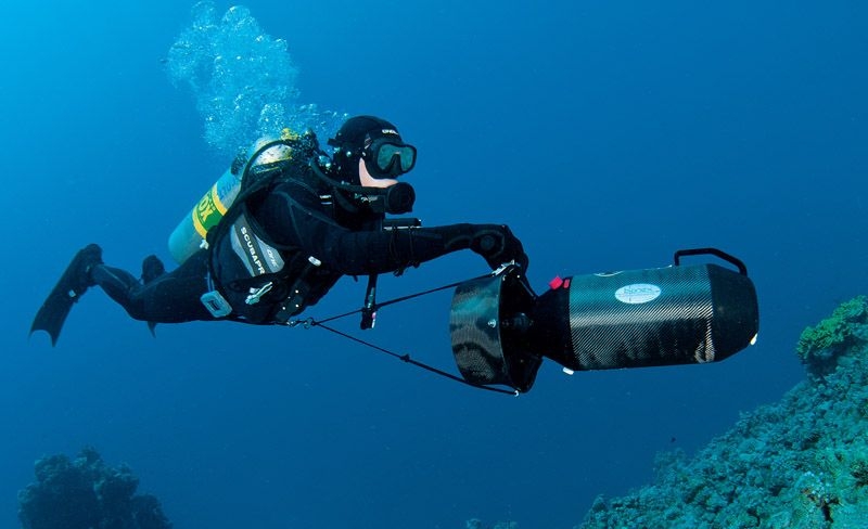 بعد الاستعانة بطائرات "الدرون".. مهربو المخدرات يفتحون معابر "تحت الماء" لتهريب الحشيش إلى سبتة