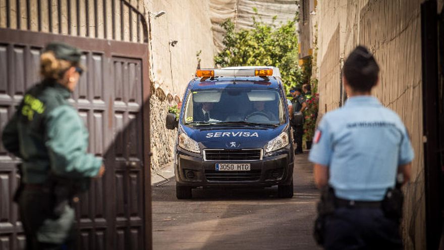  أياما بعد اعتداء الشرطة الإسبانية على قاصرين.. وفاة غامضة لشاب مغربي معتقل احتياطيا في الكناري 