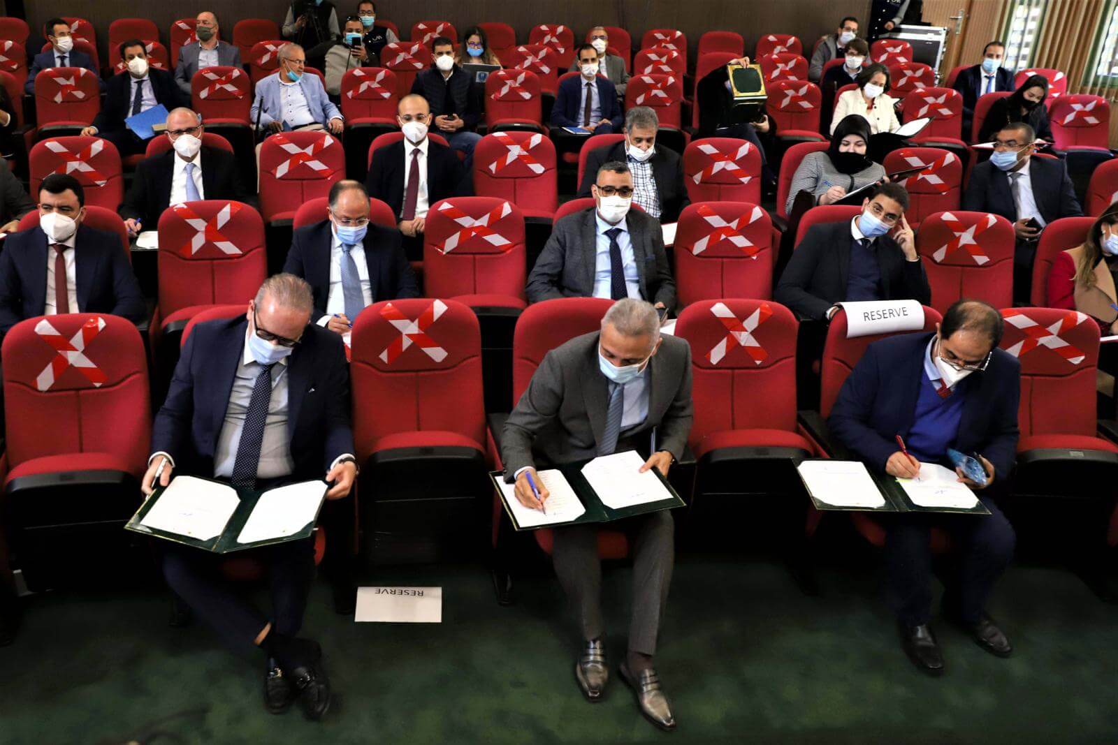 باستثمار يَزيد عن نصف مليار دولار.. توقيع 52 اتفاقية لمشاريع صناعة السفن والميكانيك والصيدلة