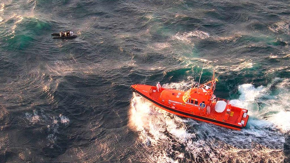 إنقاذ 46 مهاجرا مغربيا بالبحر الأبيض المتوسط وفقدان أثر إثنين بعد غرق القارب