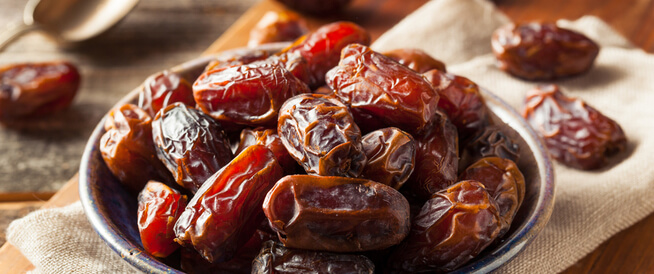 مصدر للغذاء والطاقة.. هذا ما يحدث لجسمك عند تناول التمر