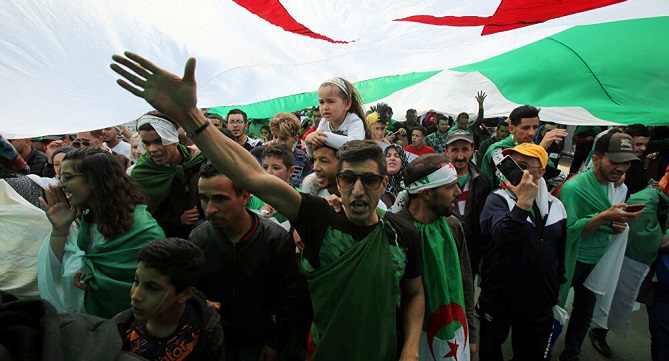  حزب جزائري يحذر من أن البلاد على وشك "الإفلاس" 