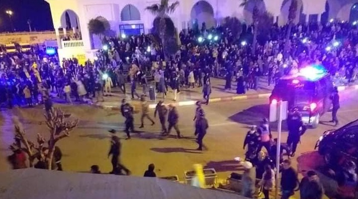  الأمن يفرق بالقوة احتجاجات الفنيدق بعد محاولة الوصول لحدود سبتة 