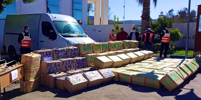 حجز 5 أطنان و820 كلغ من مخدر الشيرا وتوقيف على الشريط الطرقي الدار البيضاء - بوزنيقة