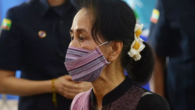  انقلاب عسكري في بورما واعتقال الزعيمة أونغ سان سو تشي 