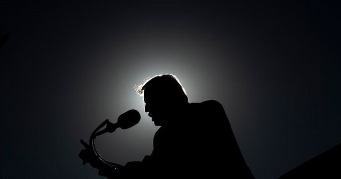 مؤيد لترامب ينتزع ولاية فيرجينيا من الديمقراطيين