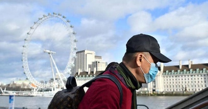 بريطانيا تسرع من وتيرة تقديم اللقاحات وسط التأهب لتخفيف إجراءات الإغلاق