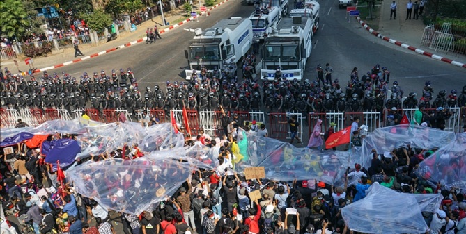 ميانمار.. الشرطة تواجه مناهضي الانقلاب بالرصاص المطاطي