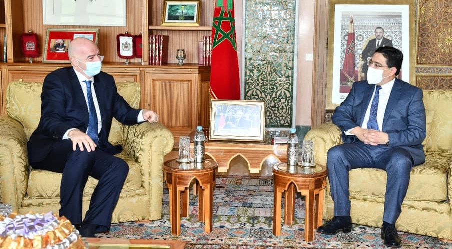  تفاصيل "اتفاق غير مُعلن" بين المغرب ورئيس الـ FIFA مَهدّ للجنوب إفريقي موتسيبي الفوز برئاسة الـ CAF 