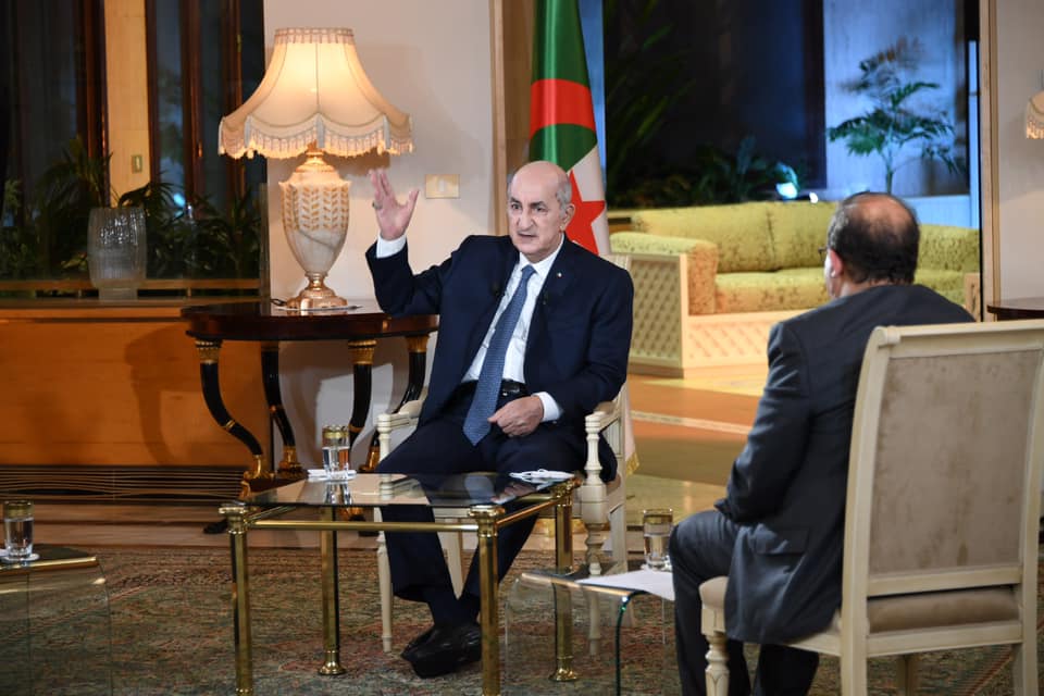  تبّون: 97 في المائة من الإشاعات التي تستهدف الجزائر تأتي من "جيراننا" 