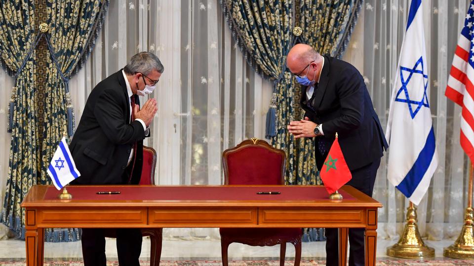 كي لا يستغله نتنياهو انتخابيًا.. إدارة بايدن تدخلت لتأجيل لقاء إسرائيلي مغربي في الإمارات