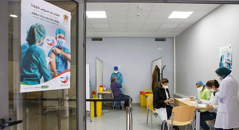  تأخر شحنات اللقاح وإبطاء الحملة.. هل يتوقف المغرب "مؤقتا" عند تلقيح 4 ملايين شخص؟ 