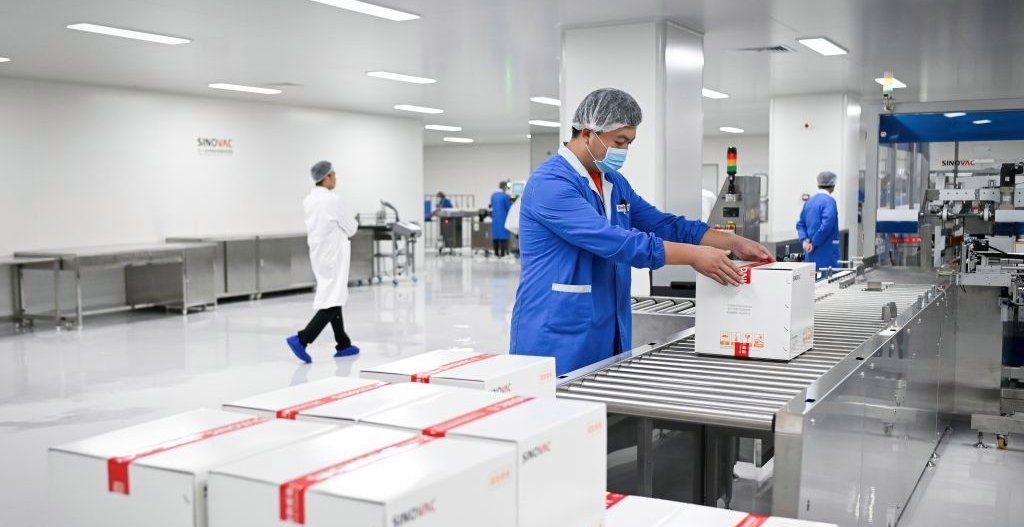  في ظل تأخر شحنات أسترازينيكا.. المغرب يتوصل بشحنة جديدة من لقاح سينوفارم الصيني 