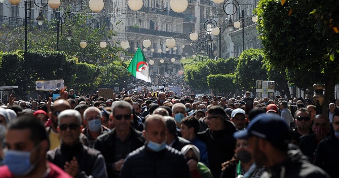  الجزائر.. مظاهرات جديدة للحراك الشعبي للمطالبة بتغيير جذري للنظام 