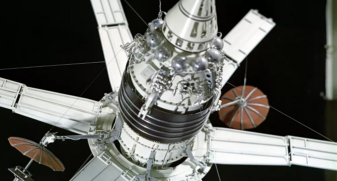  انفجار قمر صناعي أمريكي في الفضاء 