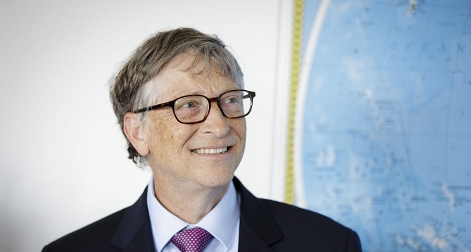  بيل غيتس يخطط لرش الجو بملايين الأطنان من الطباشير لتبريد الأرض 