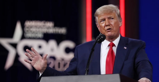  ترامب يوجه انتقادات إلى بايدن في أول ظهور له بعد مغادرته البيت الأبيض 