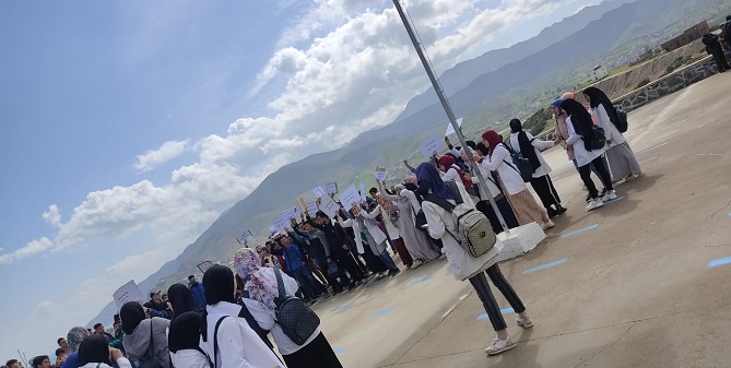 غياب القسم الداخلي يتسبب في مغادرة تلاميذ "السطيحات" لمقاعد الدراسة ويدفعهم للاحتجاج