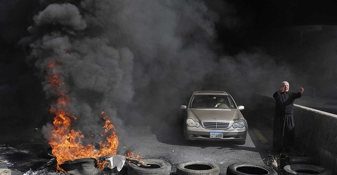 "التكلفة قد تكون مرتفعة".. الرئيس اللبناني يخشى الفوضى