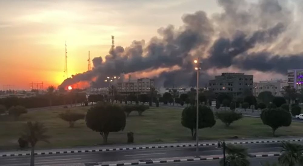  استهداف محطة بترولية في جازان السعودية بـ 8 طائرات مسيرة حوثية 