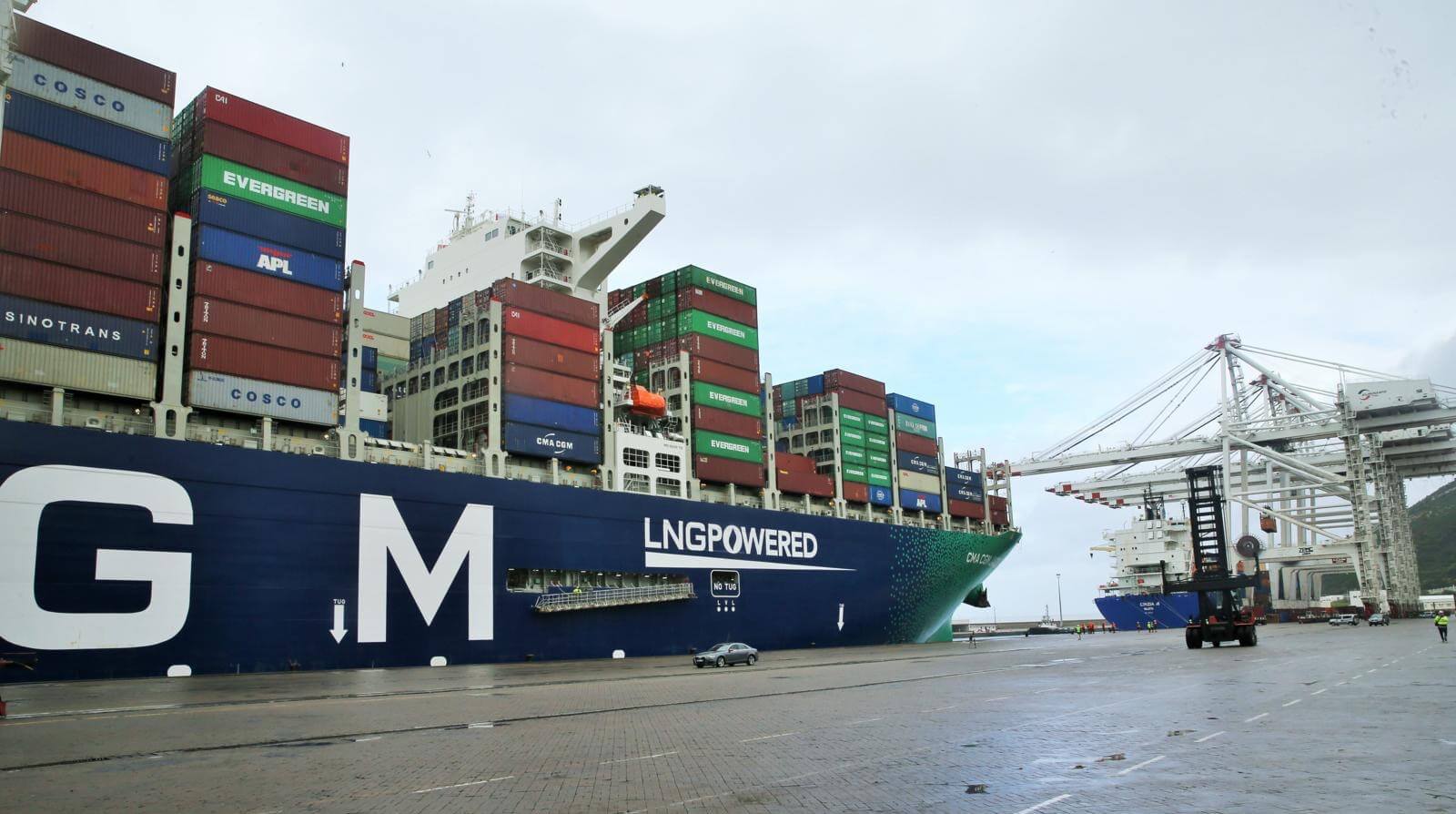 انخفاض العجز التجاري للمملكة بـ 15,9 في المائة مع تسجيل فائض تناقصي في ميزان مبادلات الخدمات بـ 42,2 في المائة